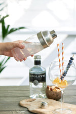 Load image into Gallery viewer, Riviera Maison RM Cocktail Shaker with gin and tonic
